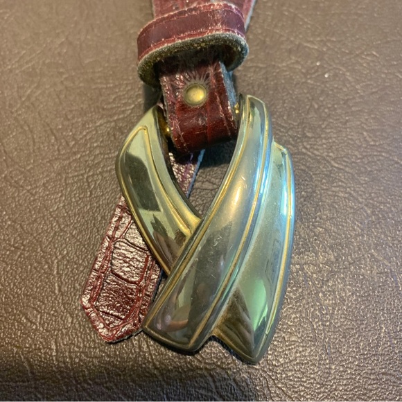 Vintage 1980's RUZA Red Leather Waist Belt w/ Large Gold Buckle Size M/L. - Picture 3 of 6